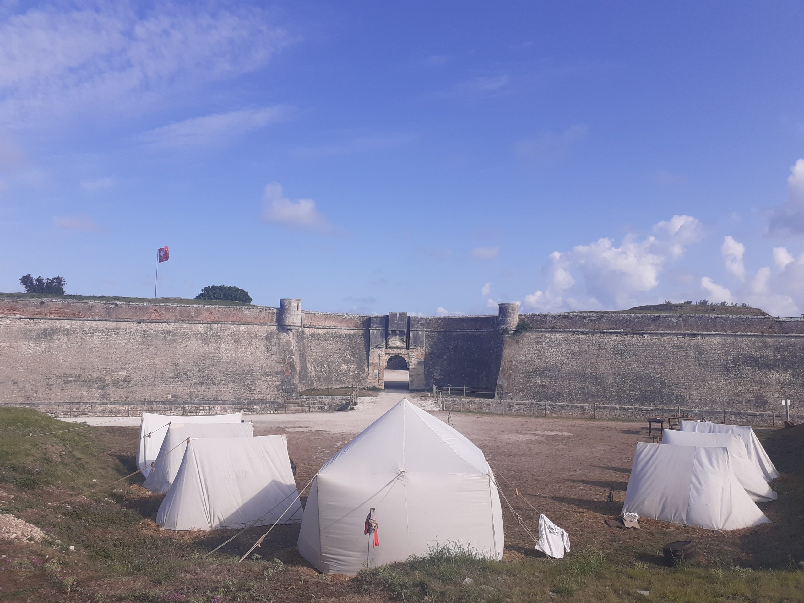 Lire la suite à propos de l’article 24 au 28 juillet 2023 – Bivouac au Fort La Prée